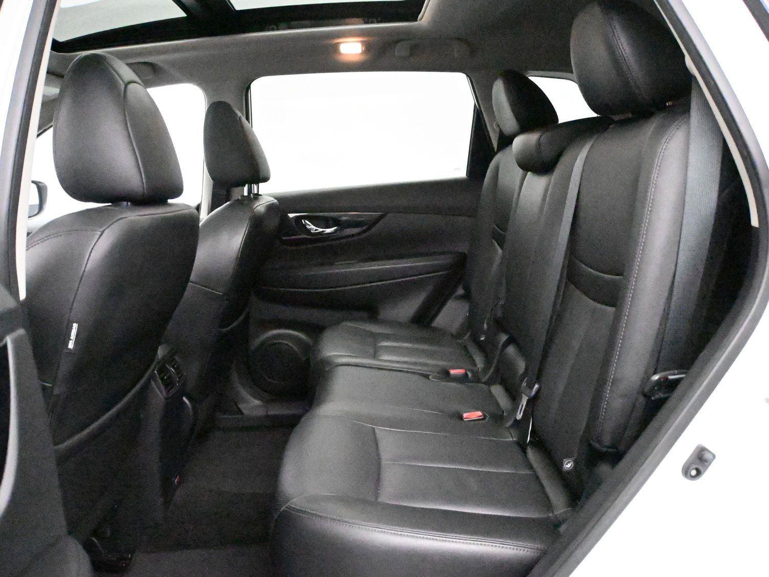 Used 2019 Nissan Rogue SL w/ Premium Package AWD/4WD image 10