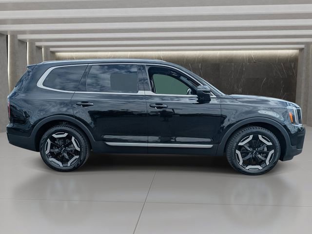 Used 2024 Kia Telluride EX w/ EX Captain's Chair Package image 7