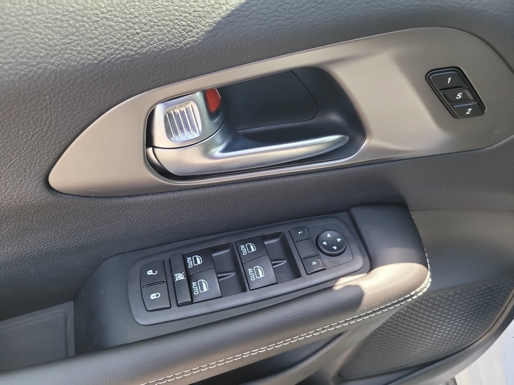 New 2027 Chrysler Pacifica Select w/ Family Tech Group FWD image 18