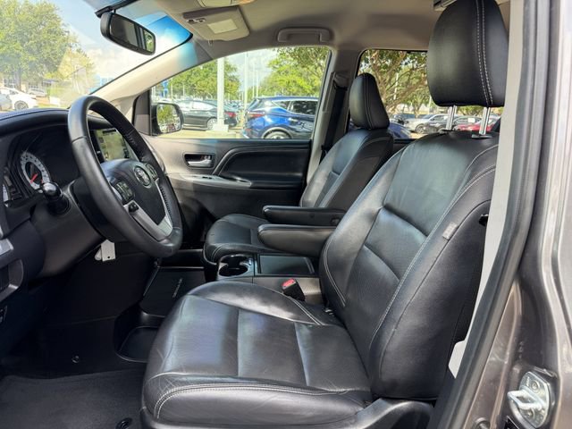 Used 2017 Toyota Sienna SE FWD image 32
