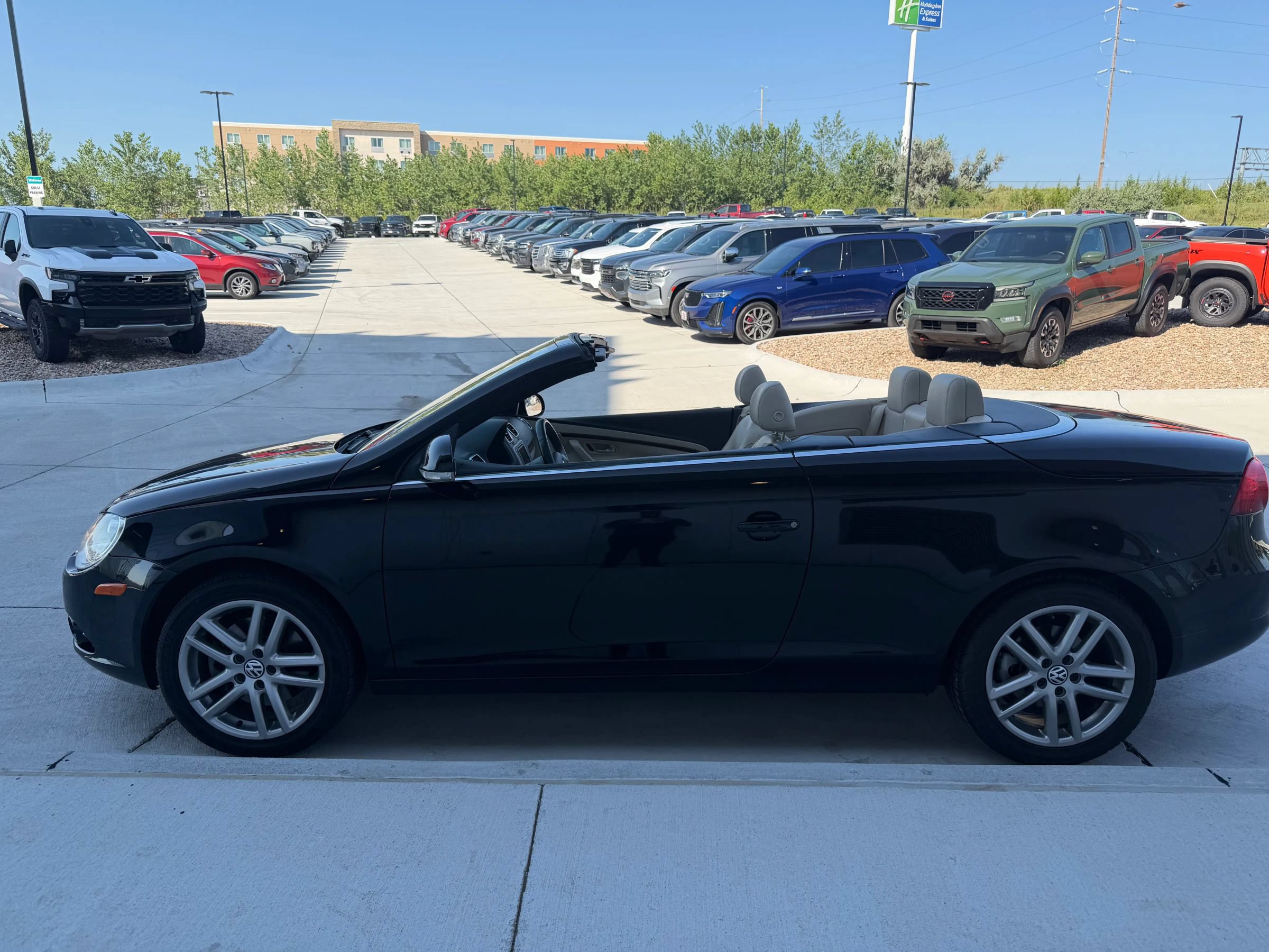 Used 2008 Volkswagen Eos Lux FWD image 2
