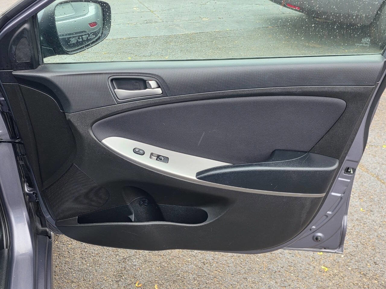 Used 2017 Hyundai Accent SE FWD image 11
