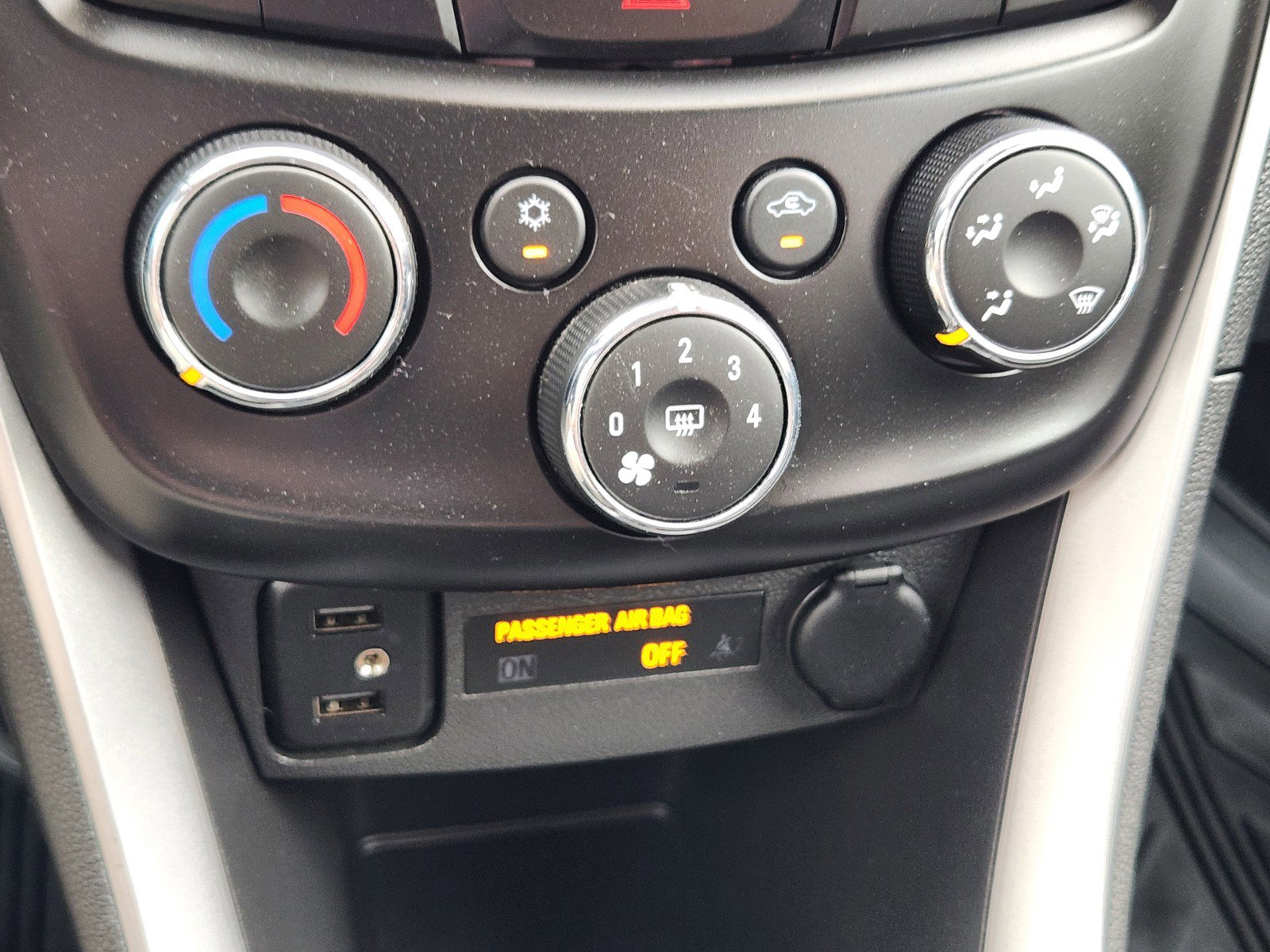 Used 2020 Chevrolet Trax LT w/ LT Convenience Package FWD image 14