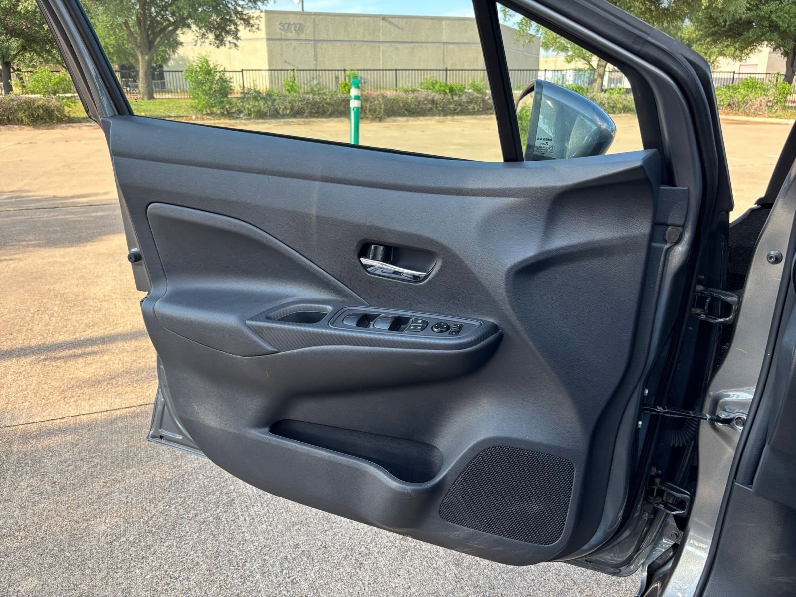 Used 2025 Nissan Versa SV image 18