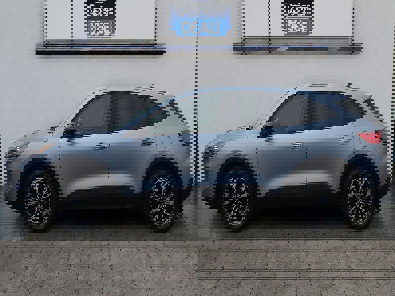 Used 2022 Ford Escape SE w/ SE Sport Appearance Package image 6