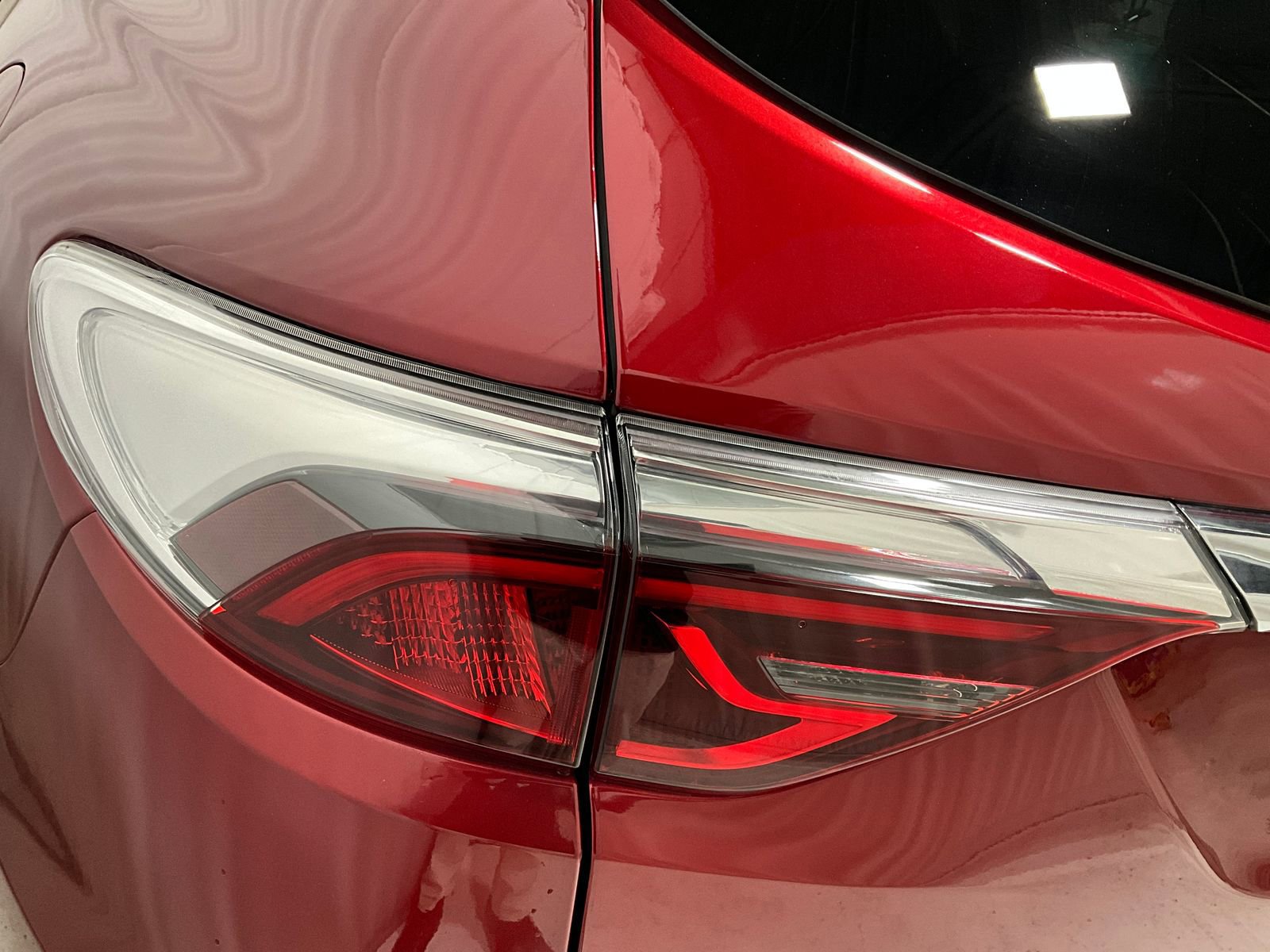 Used 2024 Buick Enclave Essence image 28