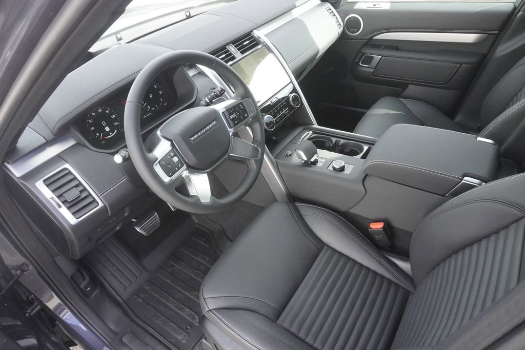 New 2026 Land Rover Discovery Limited Edition image 18