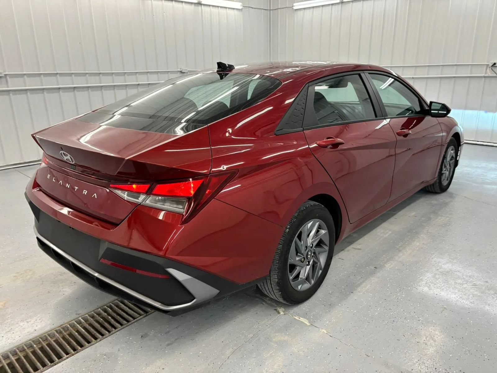 Used 2024 Hyundai Elantra SEL FWD image 6