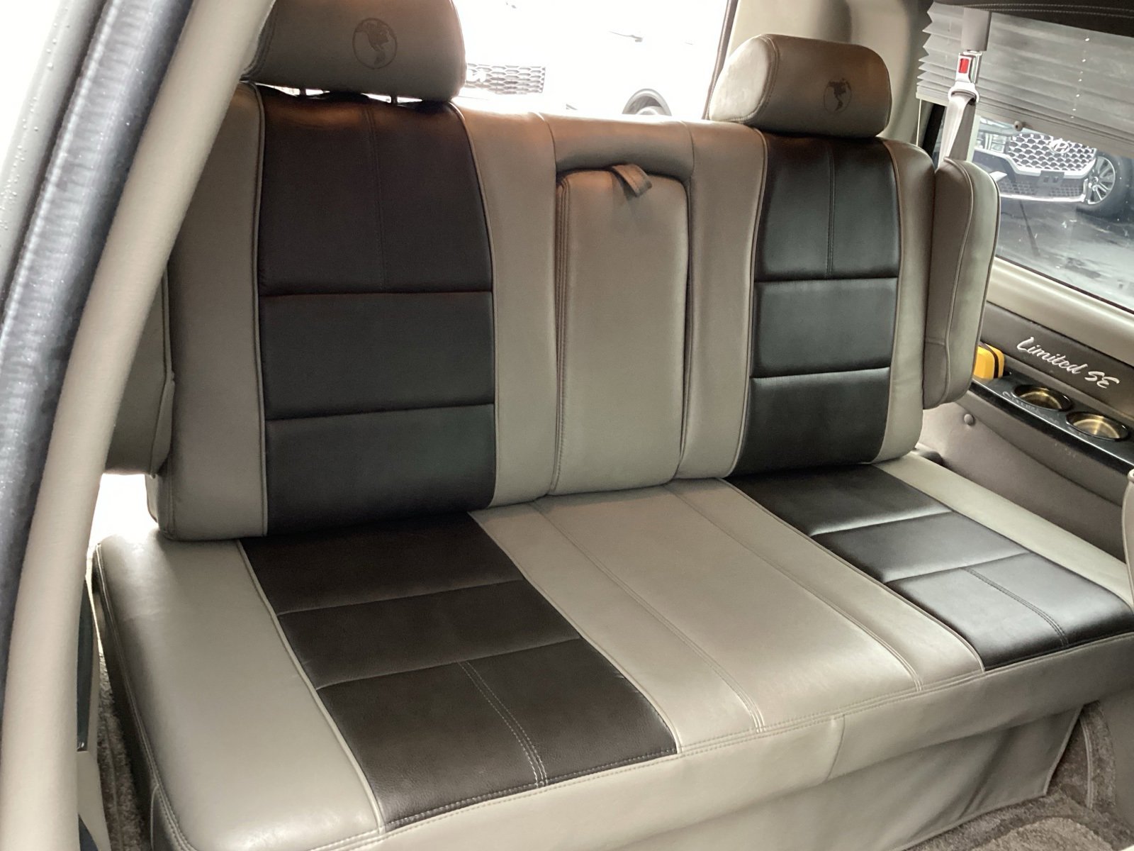 Used 2018 Chevrolet Express 2500 w/ Enhanced Convenience Package image 21