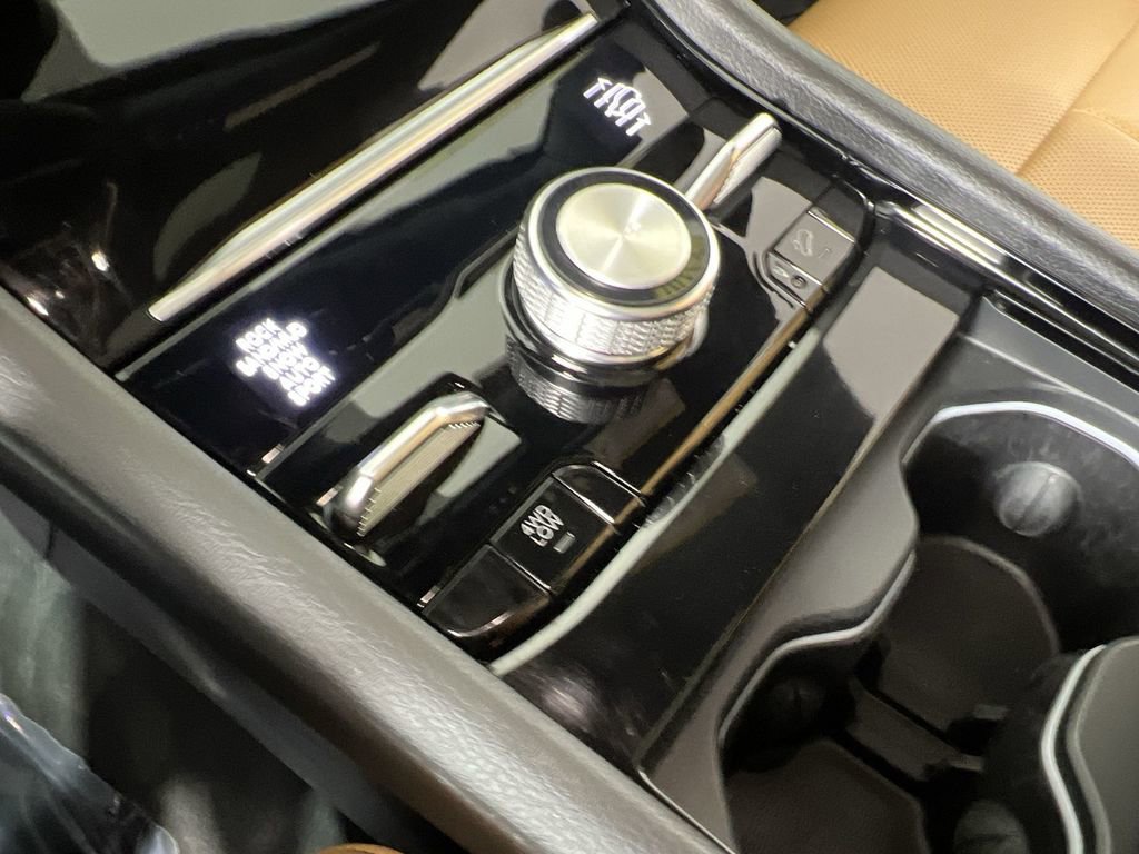 Used 2023 Jeep Grand Cherokee Summit w/ Luxury Tech Group V image 17