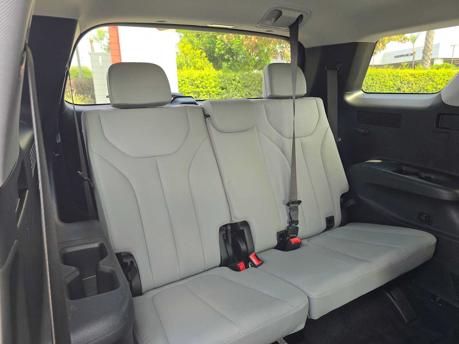 Used 2025 Hyundai Palisade SEL FWD image 13