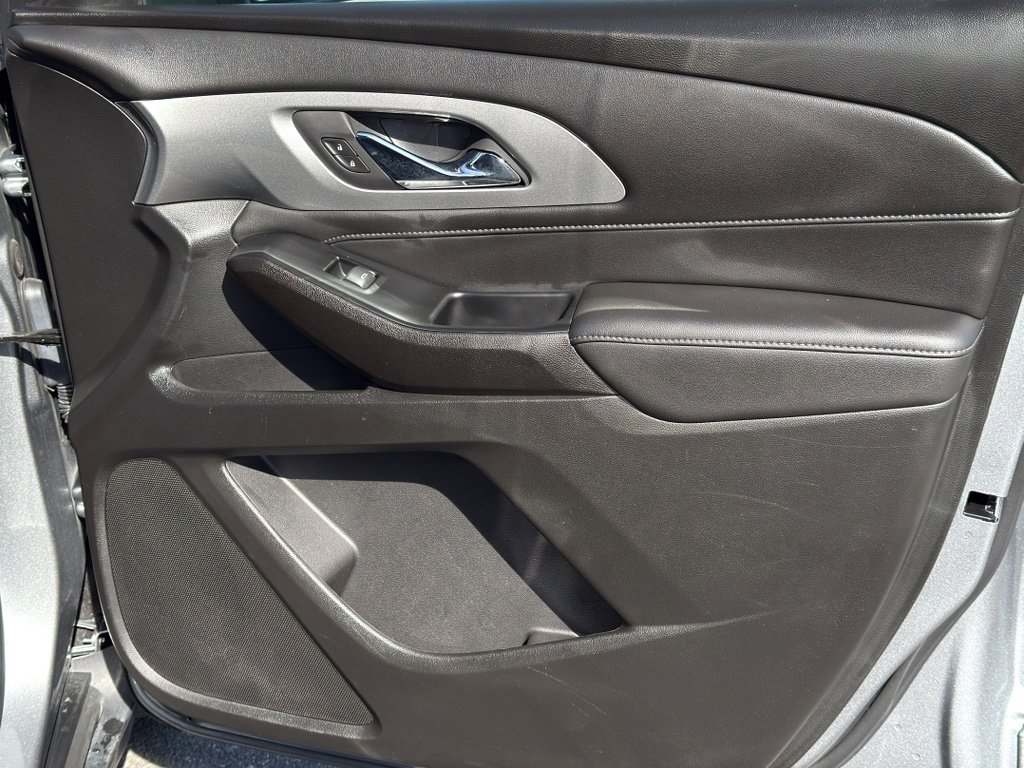 Used 2023 Chevrolet Traverse LT image 34