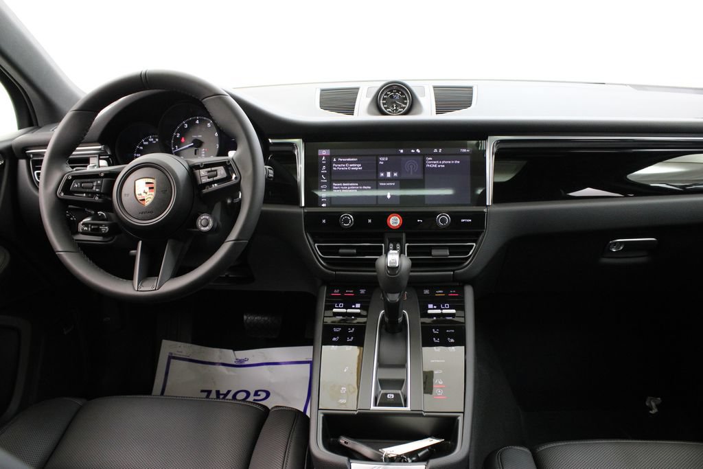 Used 2025 Porsche Macan S AWD/4WD image 17