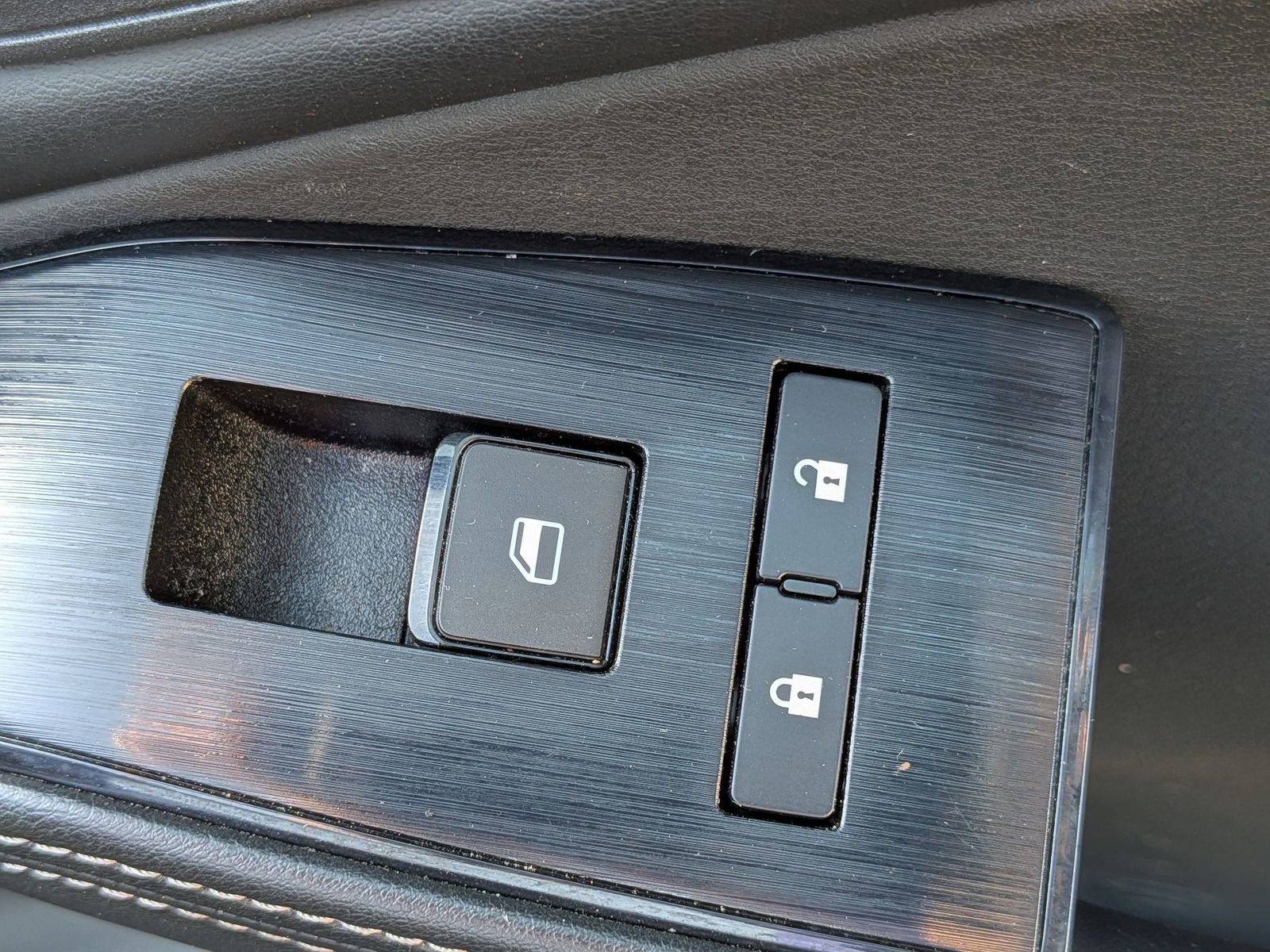 Used 2024 Nissan Rogue SV FWD image 36