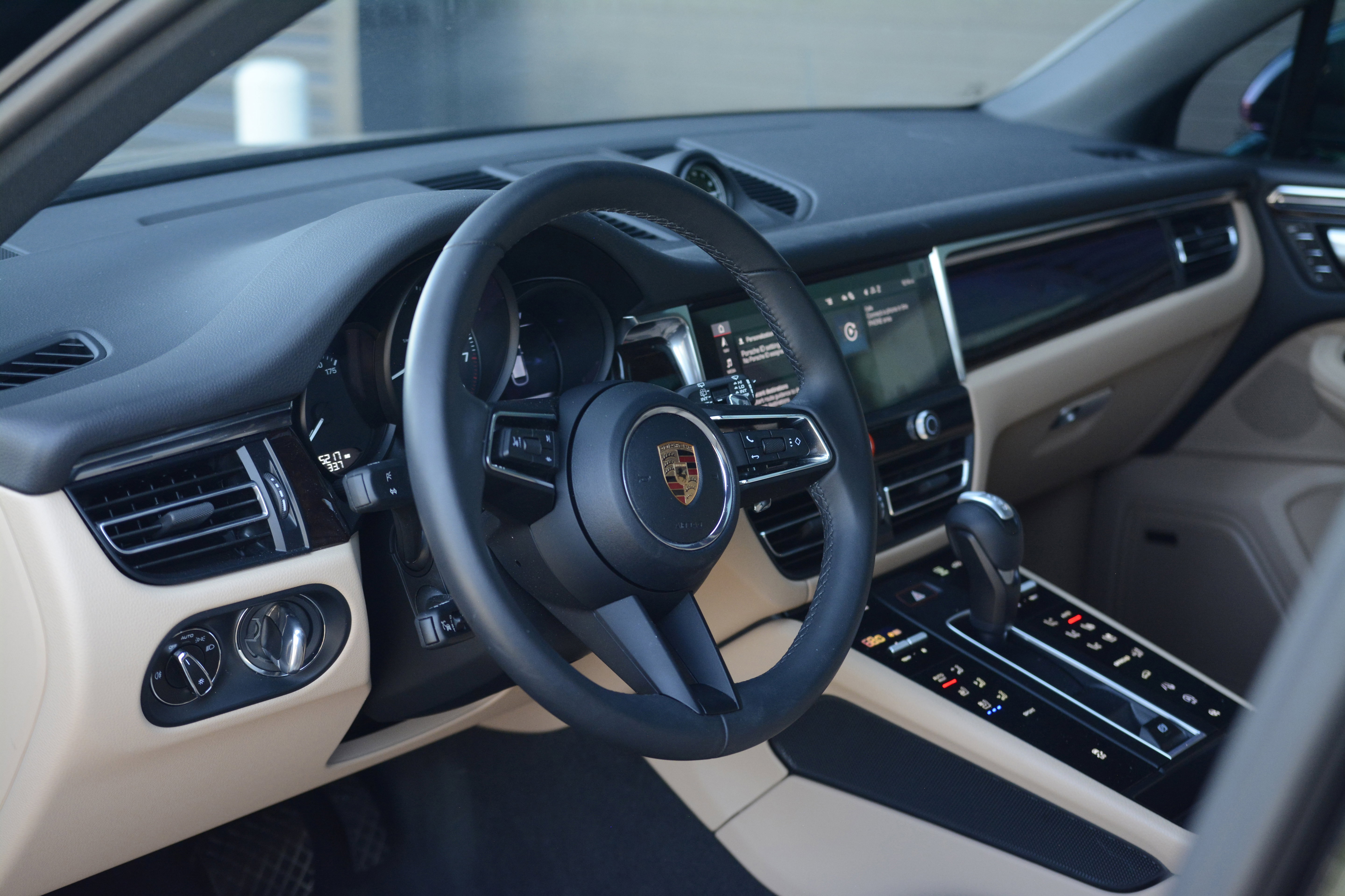 Used 2026 Porsche Macan AWD/4WD image 16