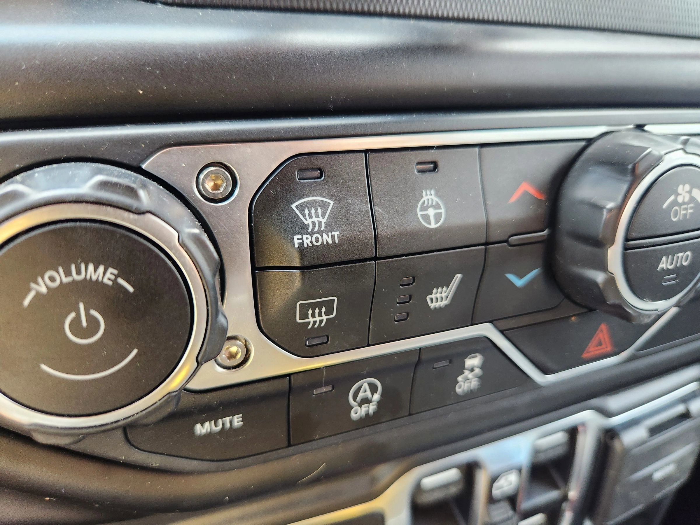 Used 2021 Jeep Wrangler Unlimited Sahara w/ Cold Weather Group image 34