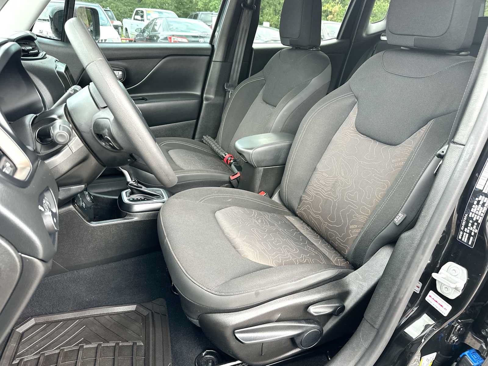 Used 2023 Jeep Renegade Latitude AWD/4WD image 17