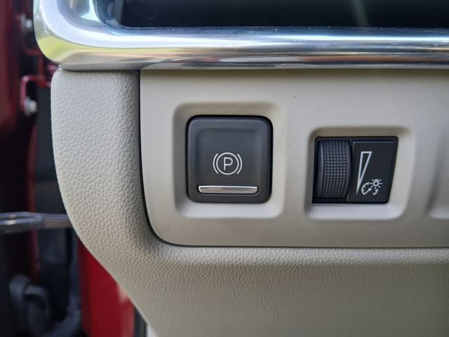 Used 2020 Cadillac XT4 Premium Luxury w/ Cold Weather Package FWD image 31