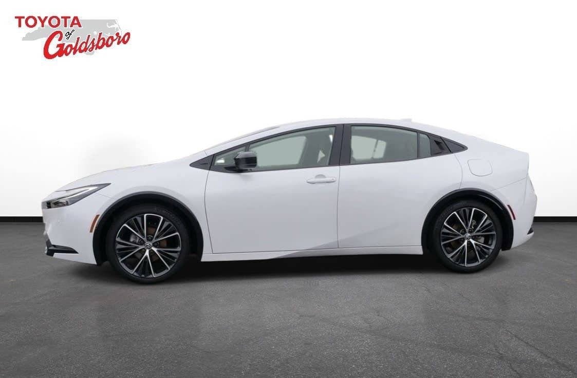 Used 2025 Toyota Prius XLE image 9