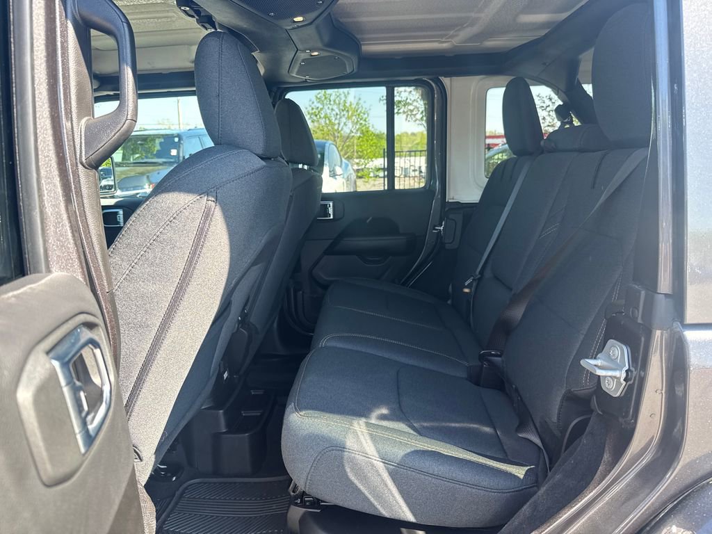 Used 2025 Jeep Wrangler Unlimited Sahara w/ Safety Group image 27