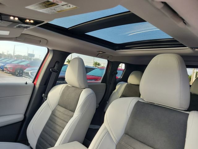 New 2025 Mitsubishi Outlander SE image 19