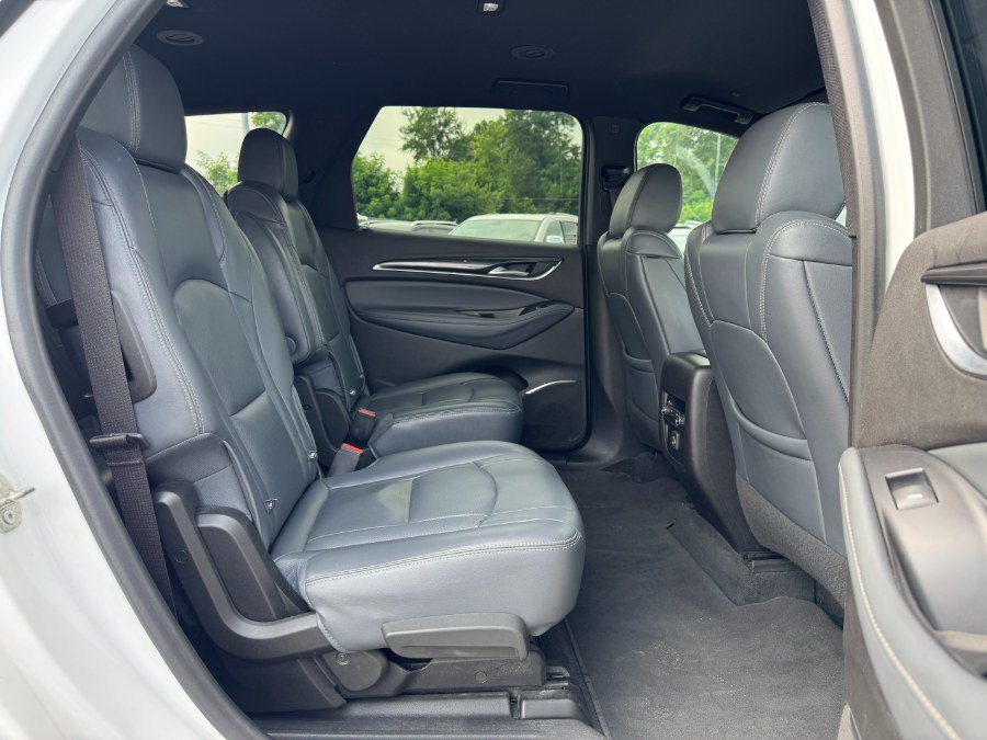 Used 2022 Buick Enclave Essence FWD image 18