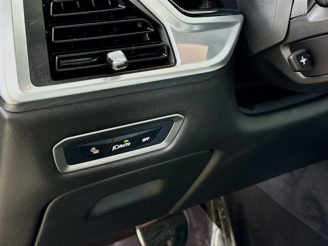 Used 2024 BMW X7 xDrive40i w/ M Sport Package image 10