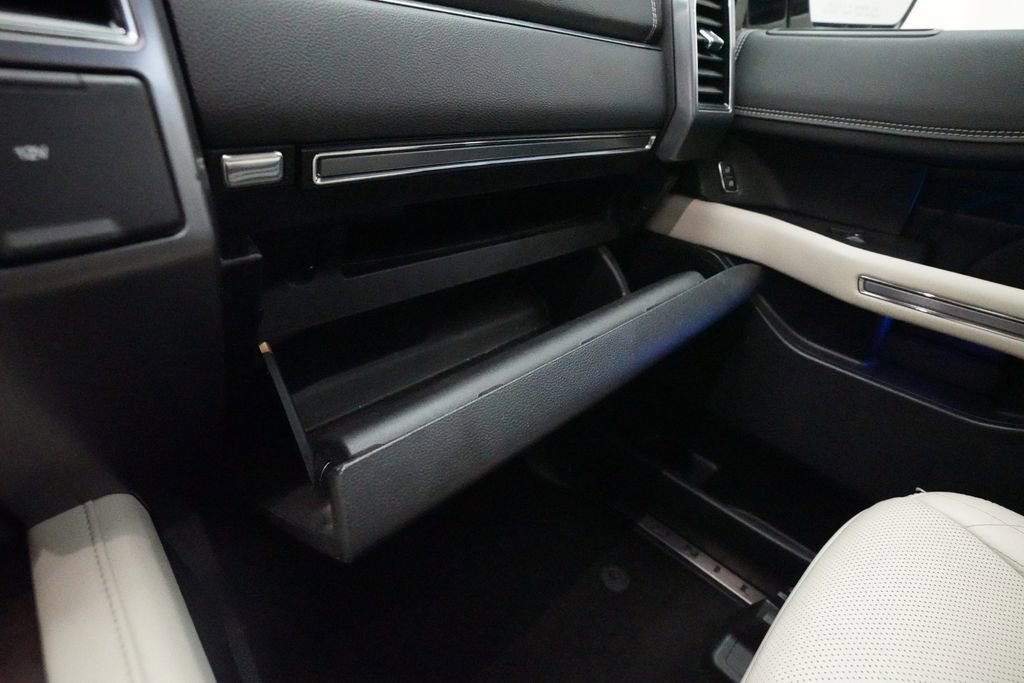 Used 2019 Ford Expedition Max Platinum AWD/4WD image 31