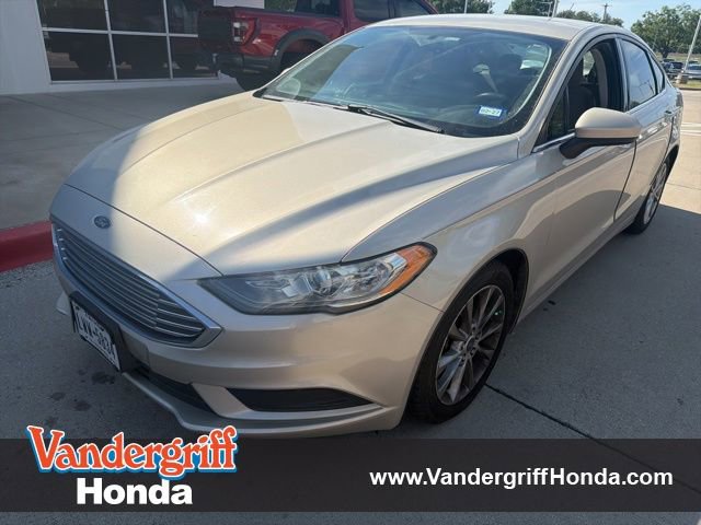 Used 2017 Ford Fusion SE FWD image 1