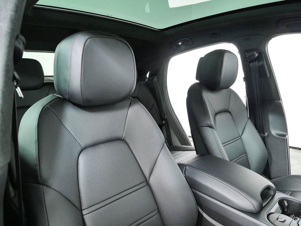 New 2026 Porsche Cayenne GTS AWD/4WD image 24