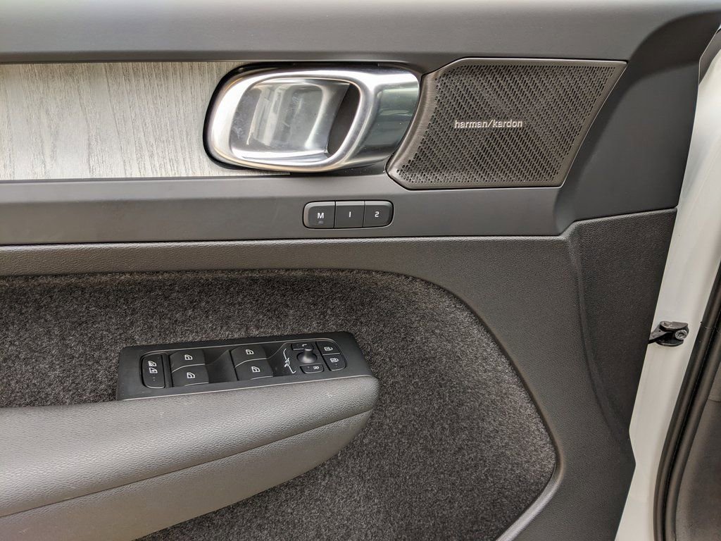 Certified 2025 Volvo XC40 B5 Ultra w/ Climate Package image 10