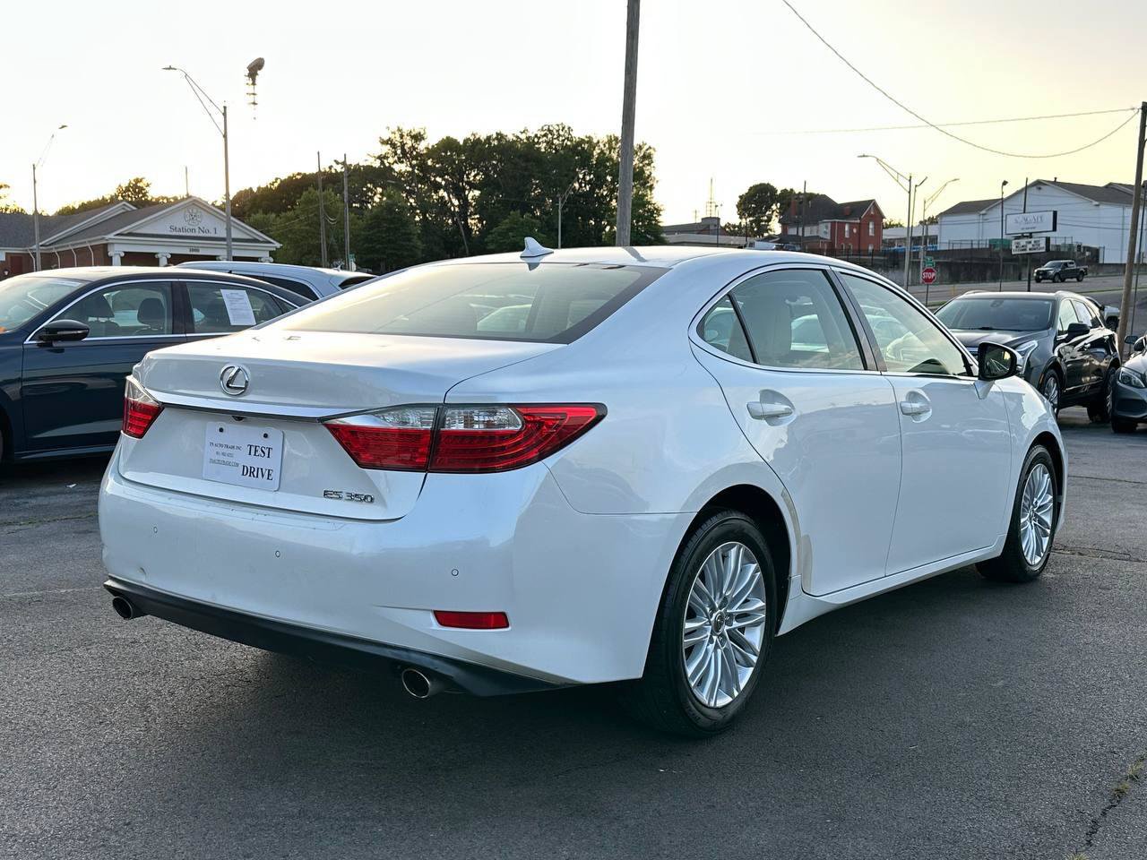 Used 2013 Lexus ES 350 w/ Luxury Pkg FWD image 10