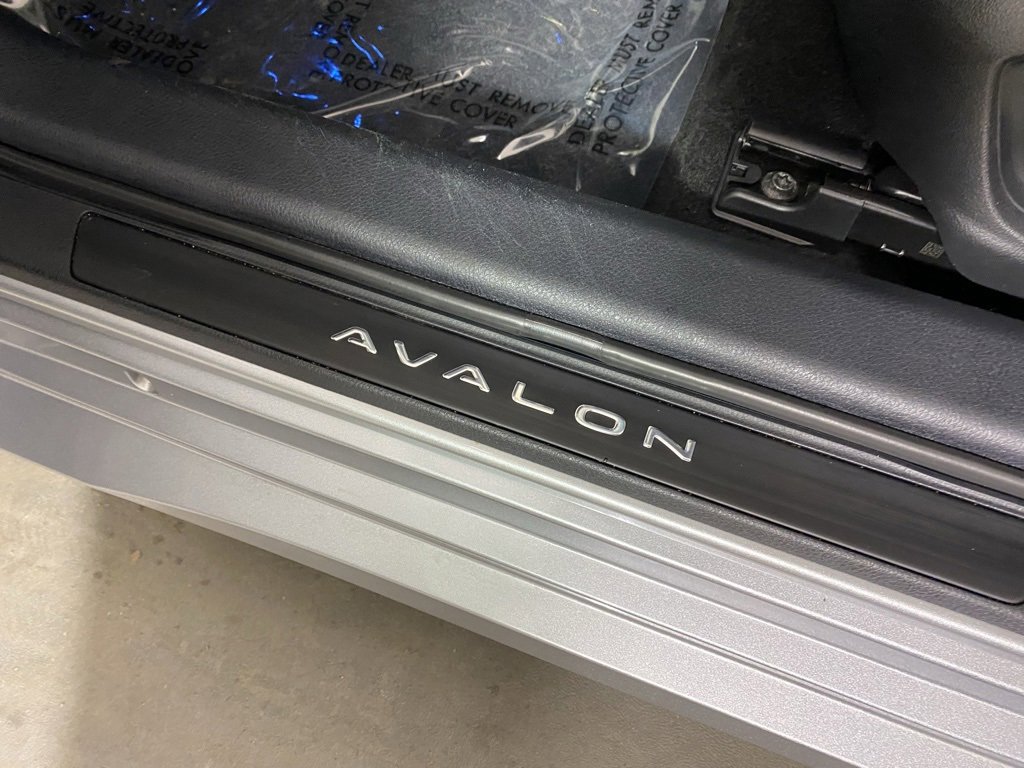 Used 2022 Toyota Avalon Touring image 25