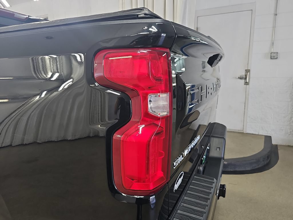 Certified 2022 Chevrolet Silverado 1500 RST AWD/4WD image 39