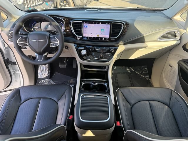 Used 2023 Chrysler Pacifica Limited w/ Uconnect Theater Family Group FWD image 39