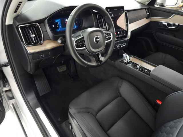 Certified 2025 Volvo XC90 B5 Plus AWD/4WD image 17