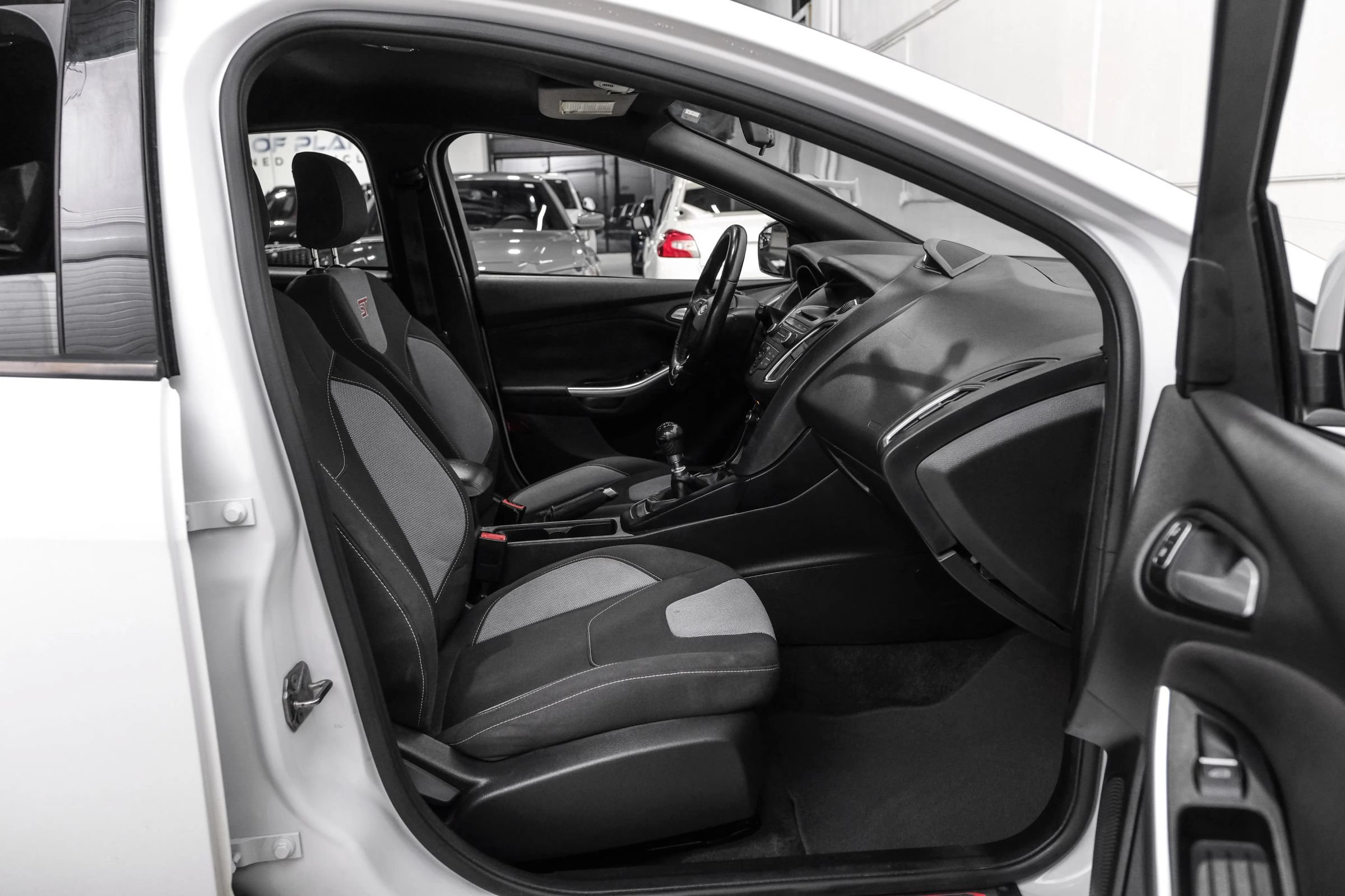 Used 2017 Ford Focus ST FWD image 34