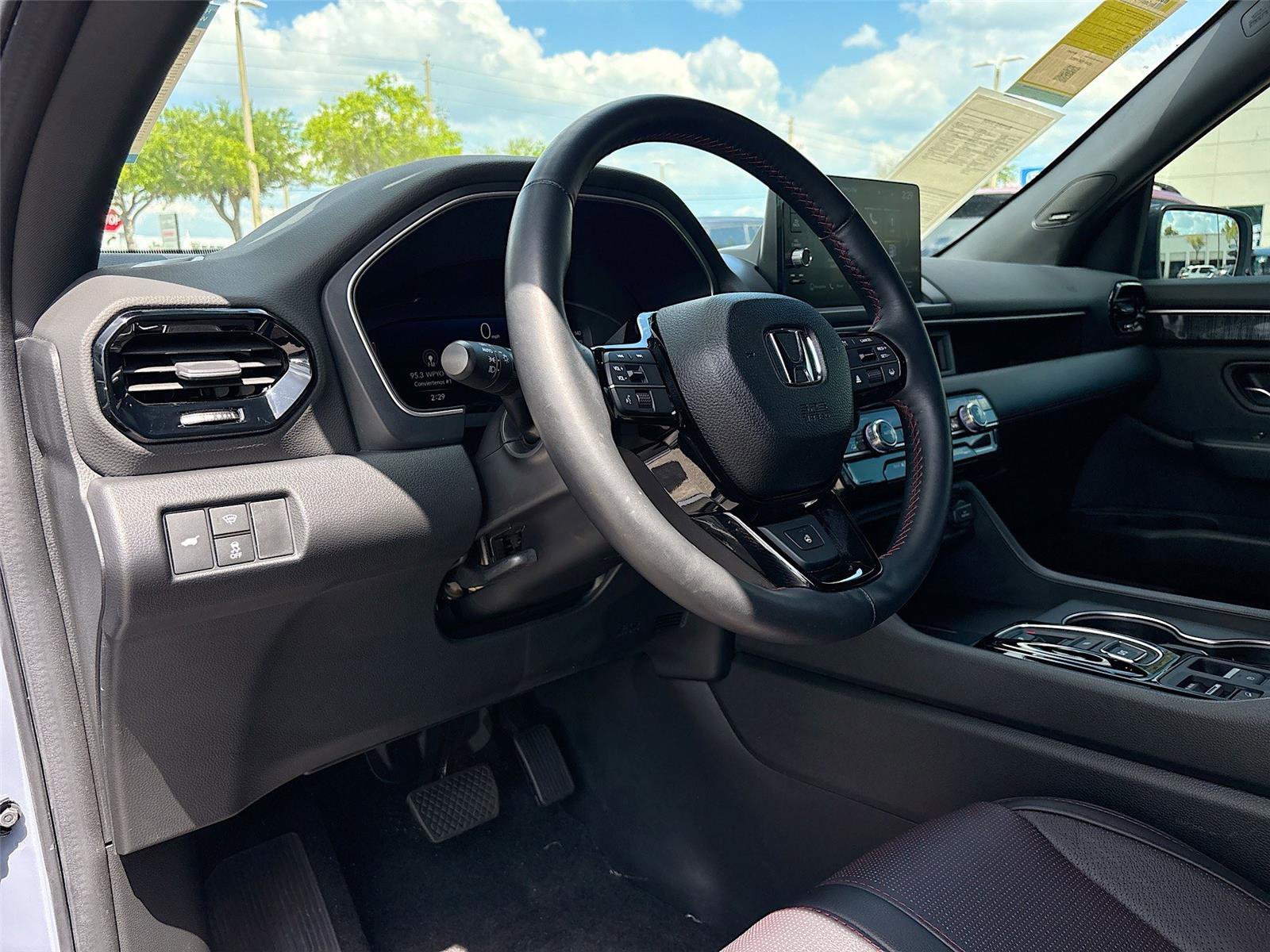 Certified 2025 Honda Pilot Black Edition image 10