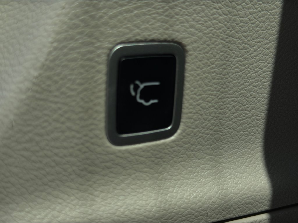 Used 2024 Chrysler Pacifica Limited FWD image 21