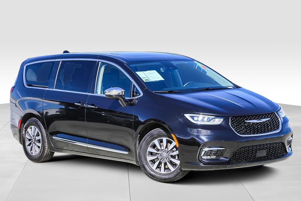 Used 2023 Chrysler Pacifica Limited image 2