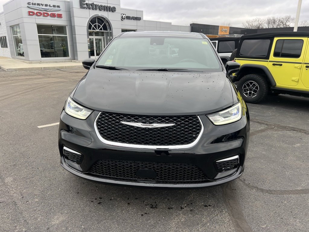 New 2026 Chrysler Pacifica Select image 3