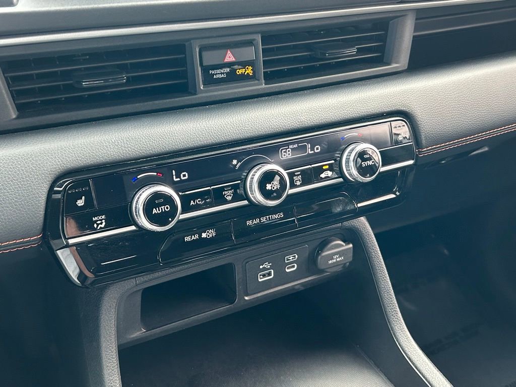 Used 2023 Honda Pilot Sport image 12