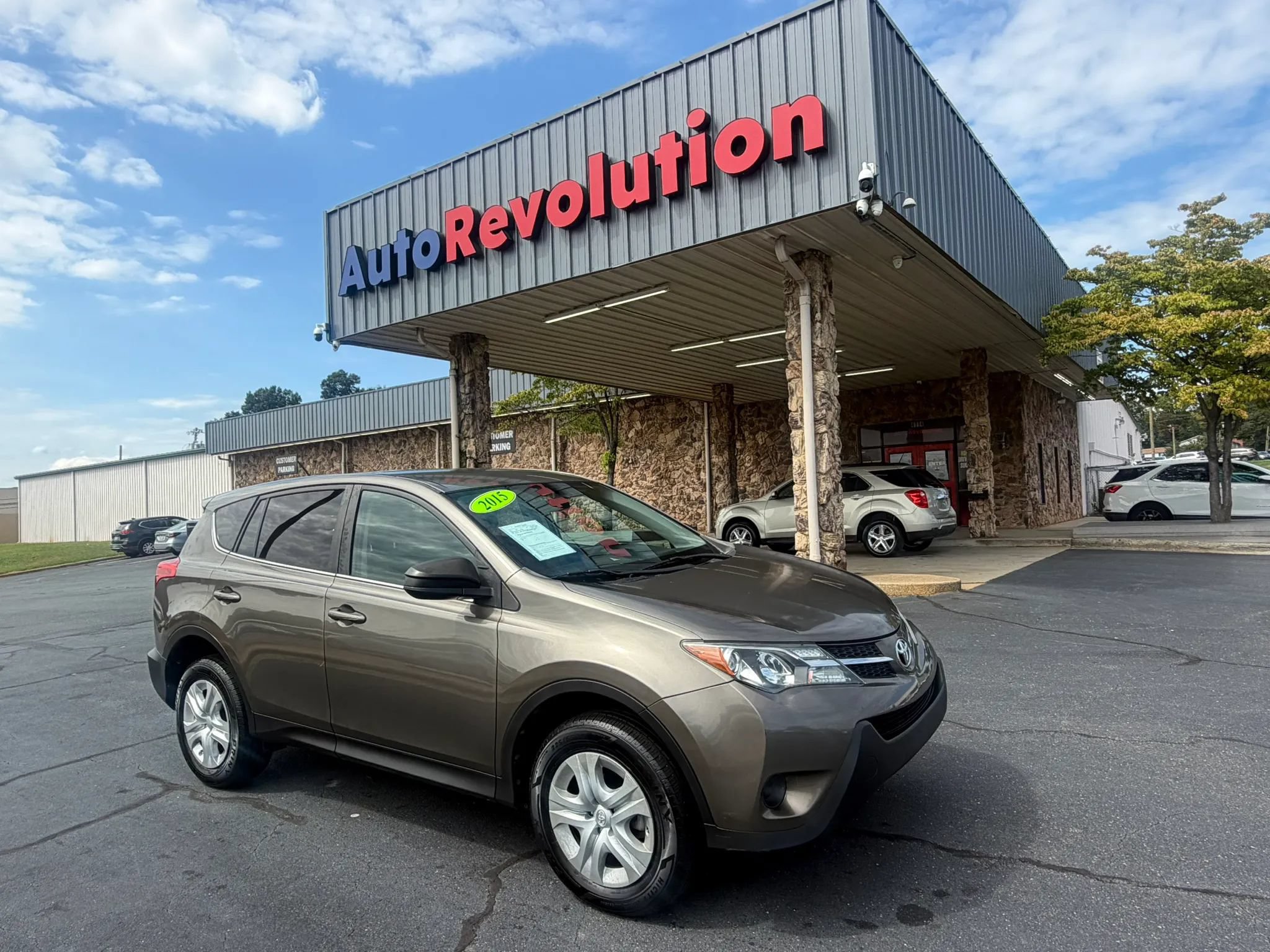 Used 2015 Toyota RAV4 LE FWD image 1