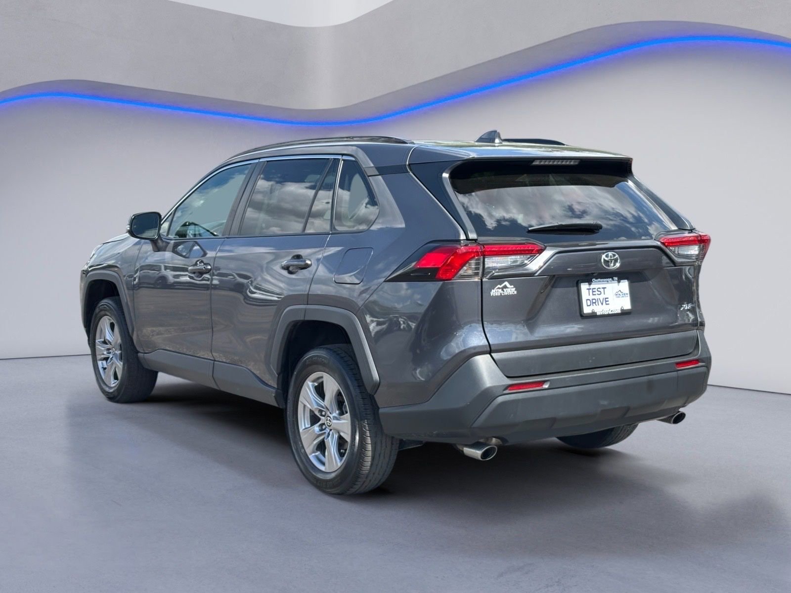 Used 2022 Toyota RAV4 XLE image 3