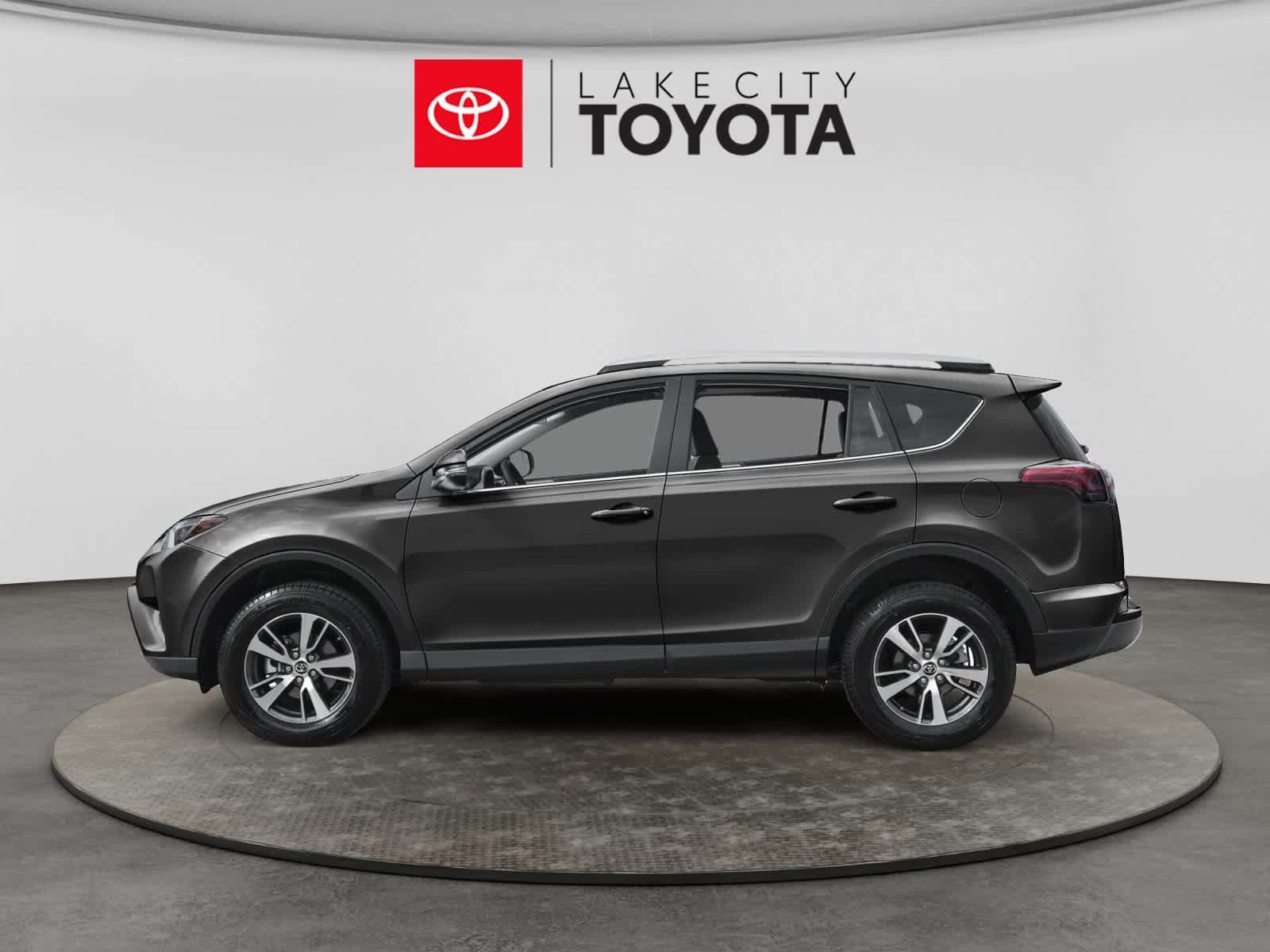 Used 2018 Toyota RAV4 XLE AWD/4WD image 3
