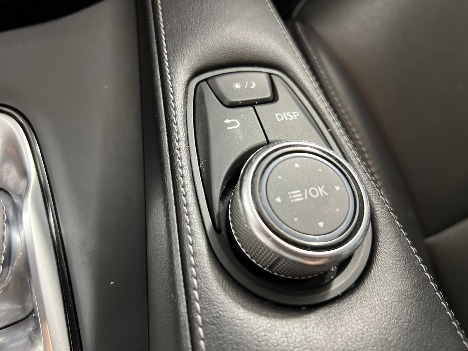 Used 2019 INFINITI QX50 Luxe image 32