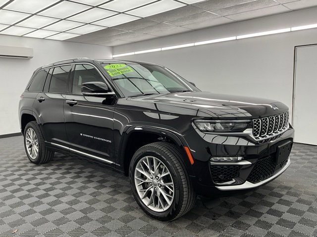 Used 2022 Jeep Grand Cherokee Summit w/ Luxury Tech Group V image 3