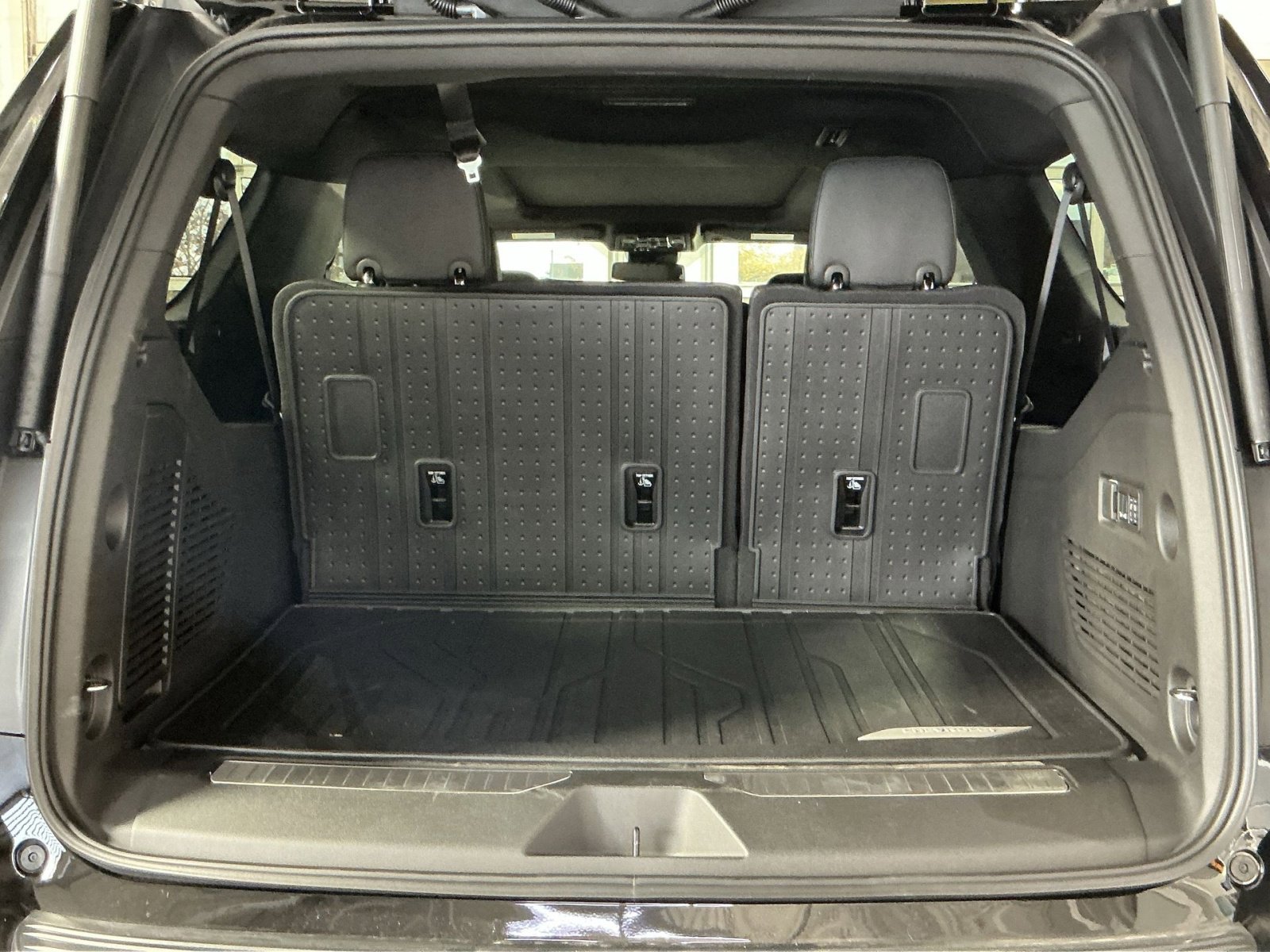 New 2026 Chevrolet Suburban Z71 image 34