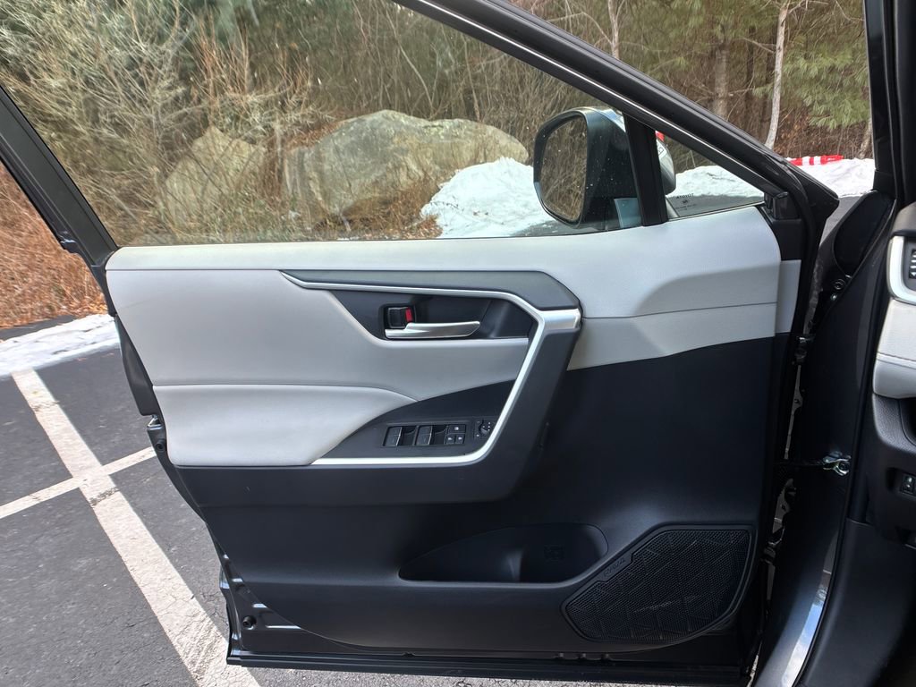 New 2025 Toyota RAV4 XLE w/ Convenience Package image 12