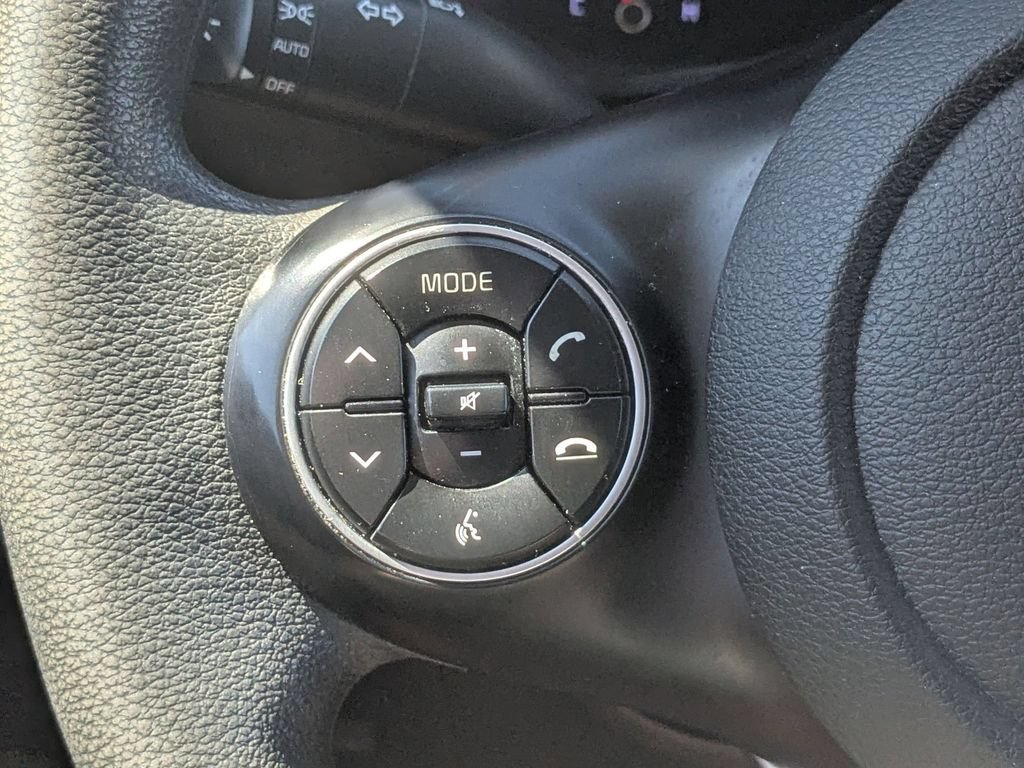 Used 2022 Kia Soul LX FWD image 15